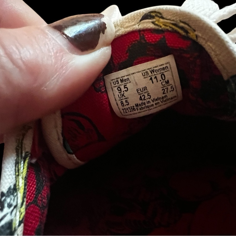 Size 9.5- VANS Authentic x Marvel Heads 2018 Men 9.5 Women 11 - Picture 5 of 5